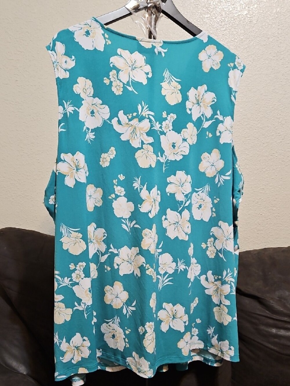 Lane Bryant Teal Floral Sleeveless Faux-Wrap V-Neck Blouse - Picture 4 of 6